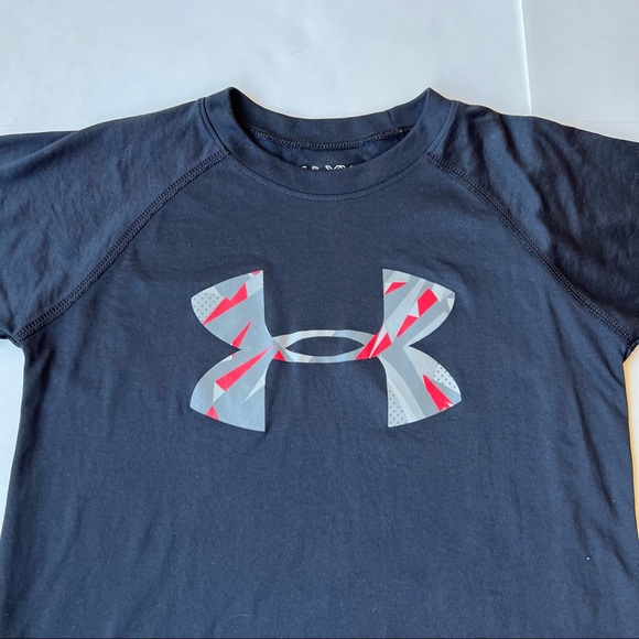 Under Armour XS Loose Heat Gear Black Shirt Gray Red Logo Top Tee - Picture 2 of 4